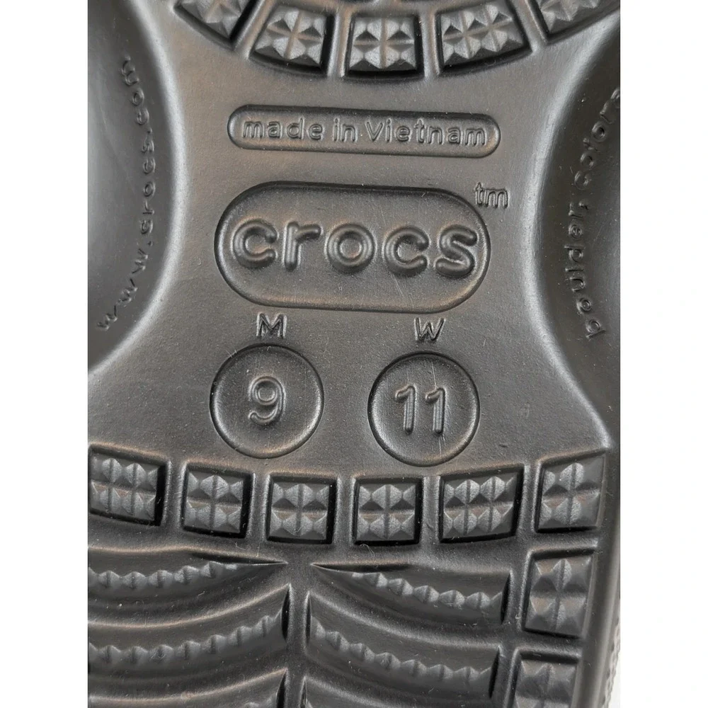 Crocs Pokemon Charizard Classic Clog Size Men's 9/Women's 11 with Jibbitz New